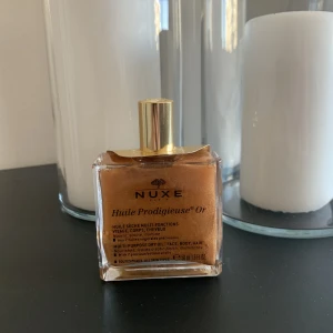 Guld olja  - Helt ny, aldrig öppnad. Andra bilden ser du en liten beskrivning hur den fungera  50 ml