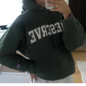 Champion hoodie  - (Lånade bilder av hon jag köpte tröjan av) 