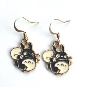 Roliga örhängen 💛 - Nickelfria krokar och fri frakt 💛