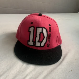 Ont direction keps  - Säljer denna jättefina keps eftersom jag inte använder den. Den är i väldigt fint skick. Skriv om du är intresserad 😋😋