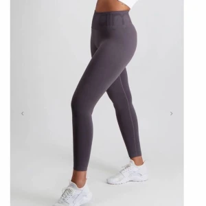 Aimn tights  - Använda en gång. Som nya! Grålilabruna i färgen. 