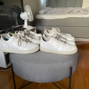 Air force 1  - Tja, de förra såldes snabbt så nu har jag nya  Storlekarna är följande  44 750 kr  42 800 kr 44,5 (special edition med extra fint läder) 850 kr  38 750 kr  Ta alla för 3000, fraktkostnad tillkommer 