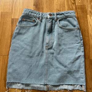 Jeans kjol ifrån nakd oanvänd storlek xs