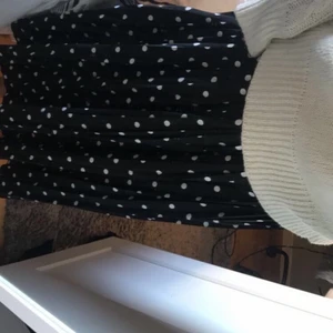 Lång prickig kjol  - Jättefin lång kjol.🙌🏼❤️‍🔥 strl S. 