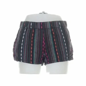 Shorts - Fina tygshorts men har flera liknande redan. Möts i Stockholm eller skickar mot fraktkostnad 💕