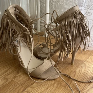 Klackar - Helt nya klackar från Nelly (endast provade) väldigt bekväma 