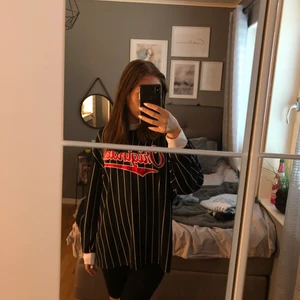 Newyorker tröja - Intressekoll på min tröja från newyorker i stl Xs. Om du är intresserad eller har några frågor tveka inte att höra av dig💞