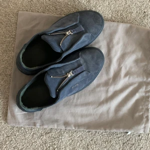 Axel arigato - Säljer Axel arigato skor i storlek 40 herr passar även 41 påse kommer med men ingen kartong 