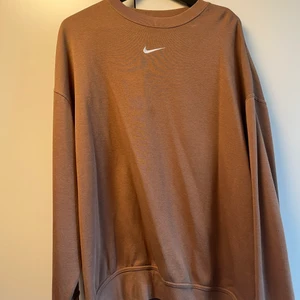 Nike oversize sweatshirt  - Brun oversized sweatshirt från Nike i storlek S.