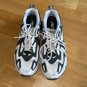 Nike air max 200 - Svartavita Nike air max 200 i bra skick. Storlek US 8/EUR 39