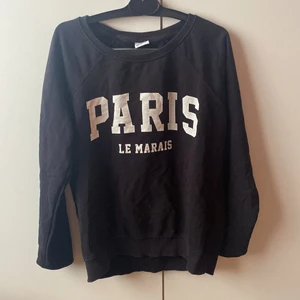 Tröja - Använd några gånger  Sitter bra Skönt tyg Håller värmen helt okej