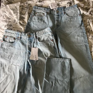 Mid rise straight jeans!😍  - Råkade beställa hem 3 par jeans istället för 1 par för ett tag sedan, dessa två har aldrig kommit till användning🥲 det är Zaras mid rise straight jeans som inte säljs längre! Dem går ner till fötterna på mig som är runt 170❤️ 1 par 320kr, båda för 600kr. 