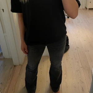 Collusion jeans - Mörkgråa bootcut jeans från Collousion🦋