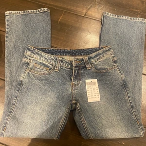 Brandy mellvin jeans🫶🏼🫶🏼 - Säljer ett par helt nya och oanvända brandy mellvin jeans i modellen kyle som är lågmidjade och bootcut🫶🏼 prislappen kvar o är enbart testade❤️ 400kr+66kr frakt🙌🏼