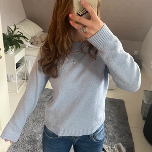 Stickad tröja  - Fin stickad tröja ifrån vero Moda! I fint skick💞