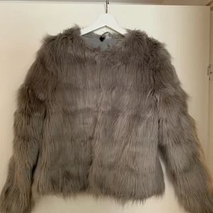 Pälsjacka  - Använt 2 gånger 