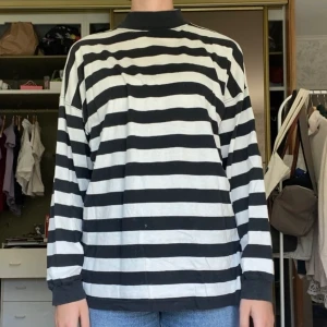 Randig långärmad t-shirt - Köparen står för frakt men möts gärna upp i GBG🙌