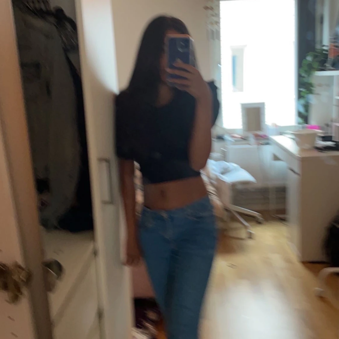 Svart tröja med volanger - 90