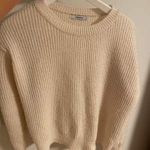 Vit stickad tröja från Chiquelle, strl ”One-Size” 💕