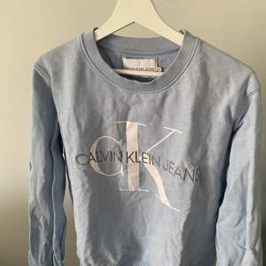 Calvin klein tröja, använd fåtal gånger🥰 köparen står för frakt