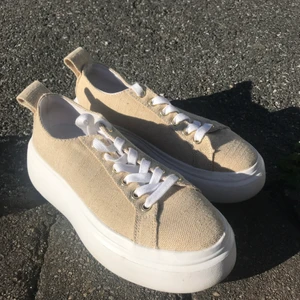 Chunky sneakers från H&M. Strl 37 - Nästintill oanvända skor från H&M i storlek 37.