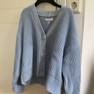 Kofta/cardigan - Blå cardigan i storlek xs men passar S också☺️