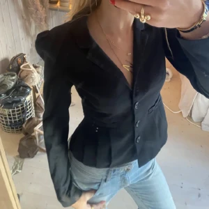 Topp - SUPER snygg kavaj topp! Så classy och snygg! Jättebra kvalitet!!!💋🍸