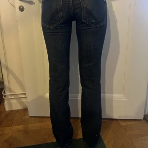 Lågmidjade jeans  - Supersnygga lågmidjade jeans från secondhand