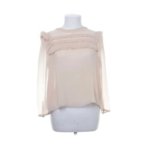 Rosa/beige blus - Jättefin blus som är ljusrosa typ. Säljer pågrund av att jag knappt använder blusar💞