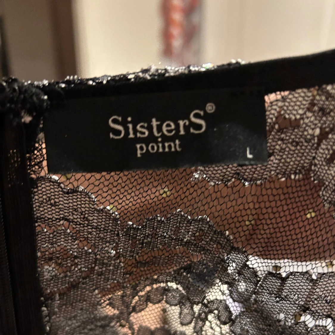 Festklänning i spets och mesh - 91