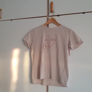NA-KD top / t-shirt  - super cute tee, barely worn :)  