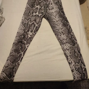 Gina Tricot byxor  - Nyskick 