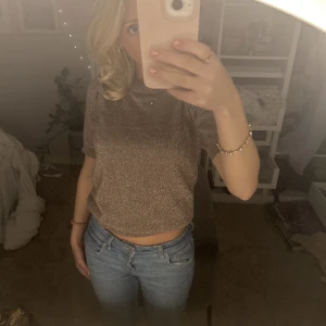 Jättesöt glittrig topp ✨ - Jättesöt glittrig topp från saint tropez ❤️perfekt till middagar! 