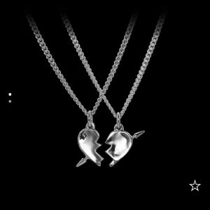 Maria halsband   - Säljer den högra! Så snyggt och bra skick längd 40 