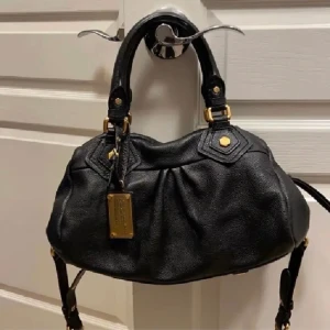 Marc Jacobs  - Sååå himla himla fin väska 🙏🏽💋 i den mellersta modellen, byter gärna mot den minsta och andra färger 🙏🏽 