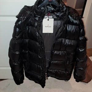 Vinter jacka  moncler  - Helt ny oanvänd  Storlek S Svart