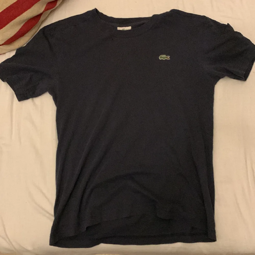 Lacoste sport tee  . T-shirts.