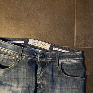 Säljer nu mina Jacob cohen jeans i bra skick. Modell 688, slim fit. Hör av dig vid frågor!