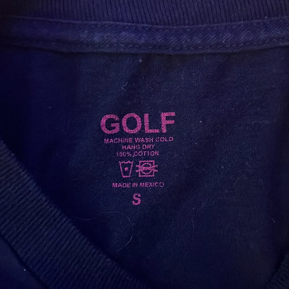 Tjo! Säljer nu denna snygga golf le fleur tshirten som är från tyler the creaators märke. Tshirten är i bra skick och har inga defketer. Hoppas du vill köpa!. T-shirts.