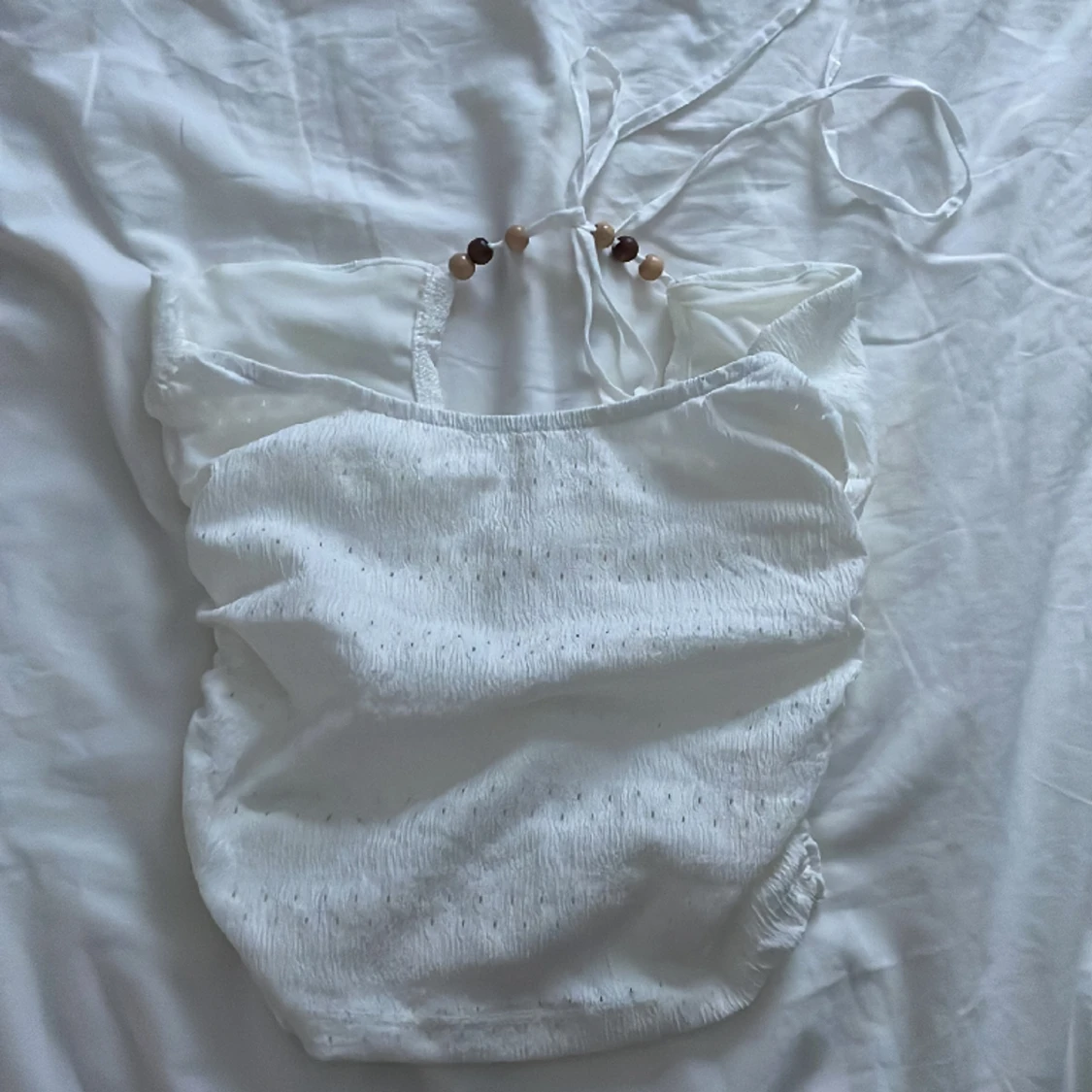 Vit top med pärlor - 90