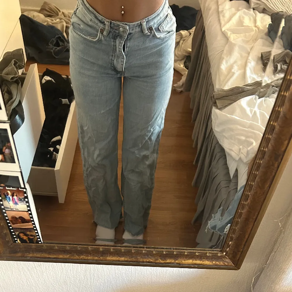 Säljer dessa då de inte används på länge. Storlek 34 till jämförelse är jag 155. Jeans & Byxor.