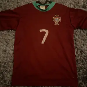 Ronaldo tröja för barn i storlek 164!