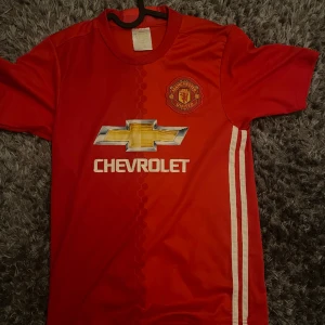 Fotbollströja  - Ibrahimovic fotbollströja för barn i storlek 152!