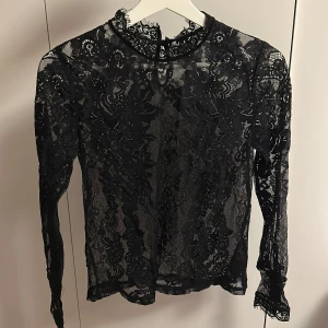 Topp - Spetstopp i nyskick🖤