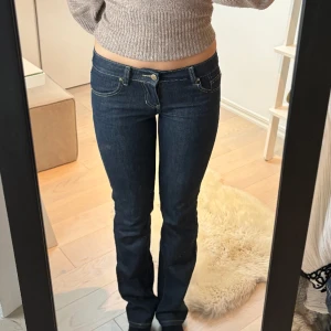 Low waist jeans  - Mörkblå Low waist jeans från märket Boho & Jagger! Knappt använda! Passar mig som är 175!