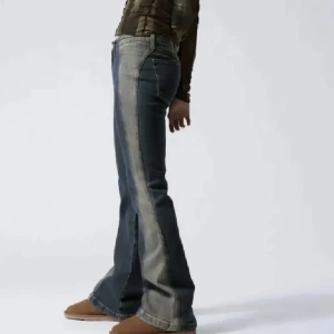 Weekday Jeans - Kollar intresse på dessa så himla snygga och coola lågmidjade bootcut jeans från weekday. Tyvär för stora för mig som har 36. 💫💫