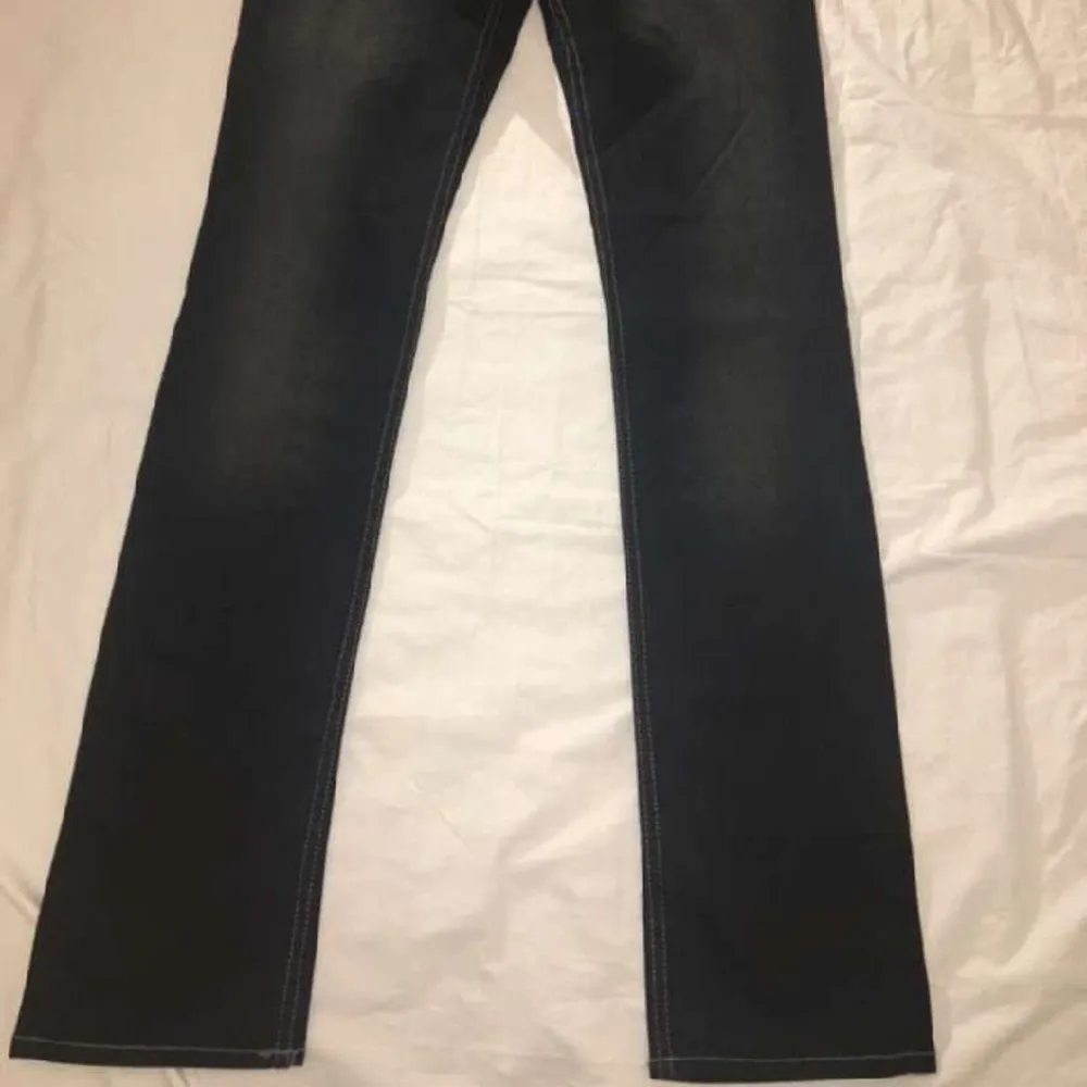 Jätte snygga lågmidjade jeans! Skriv för mer info❤️. Jeans & Byxor.