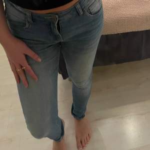 Snygga jeans från Kappahl i storlek 164 säljs på grund av att den inte kommer till användning längre