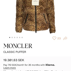 Moncler Maya Leopard - Köpt på vestaire. Storlek 0. Riktigt fint skick. Moncler taggen sitter kvar på jackan. Skriv gärna om du vill ha fler bilder eller undrar något💖