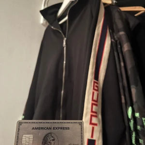 Gucci tröja  - 8,5/10 Bin 3499:-